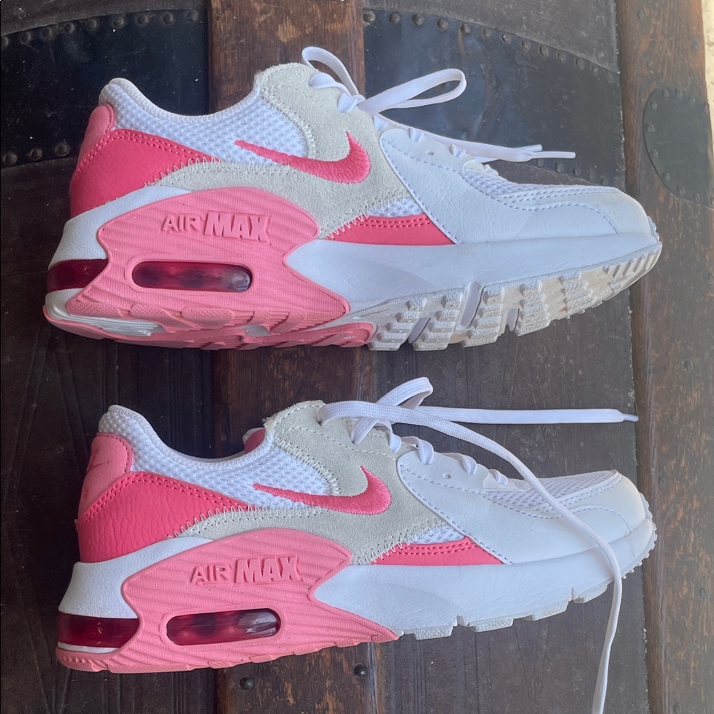 Nike Women’s White & Pink Athletic Mesh Sneakers